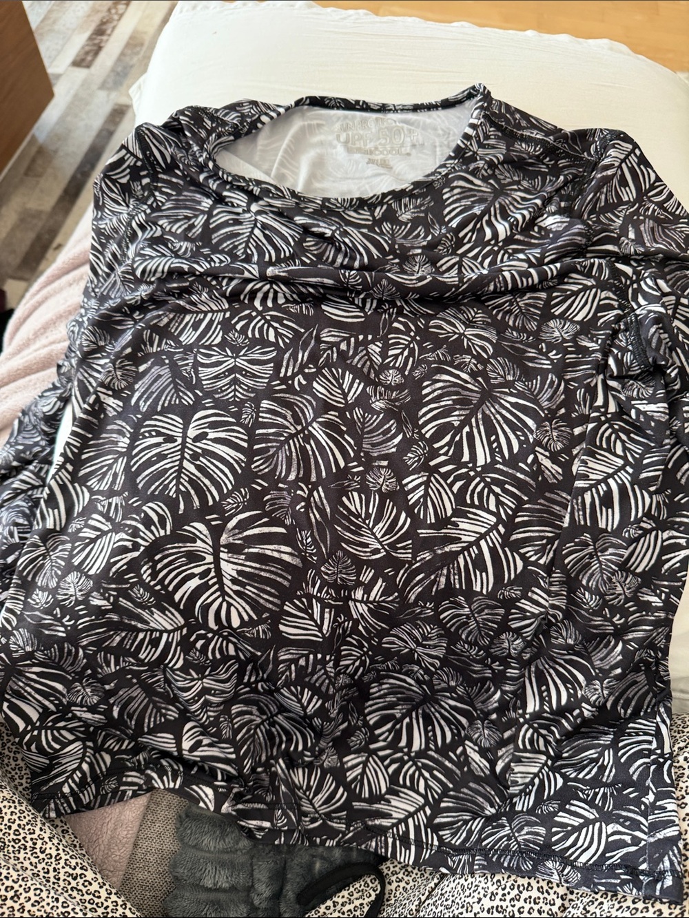 32 Degrees Black and White Tropical Leaf Long Sleeve Top